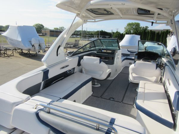 Used 2021  powered Chaparral Boat for sale